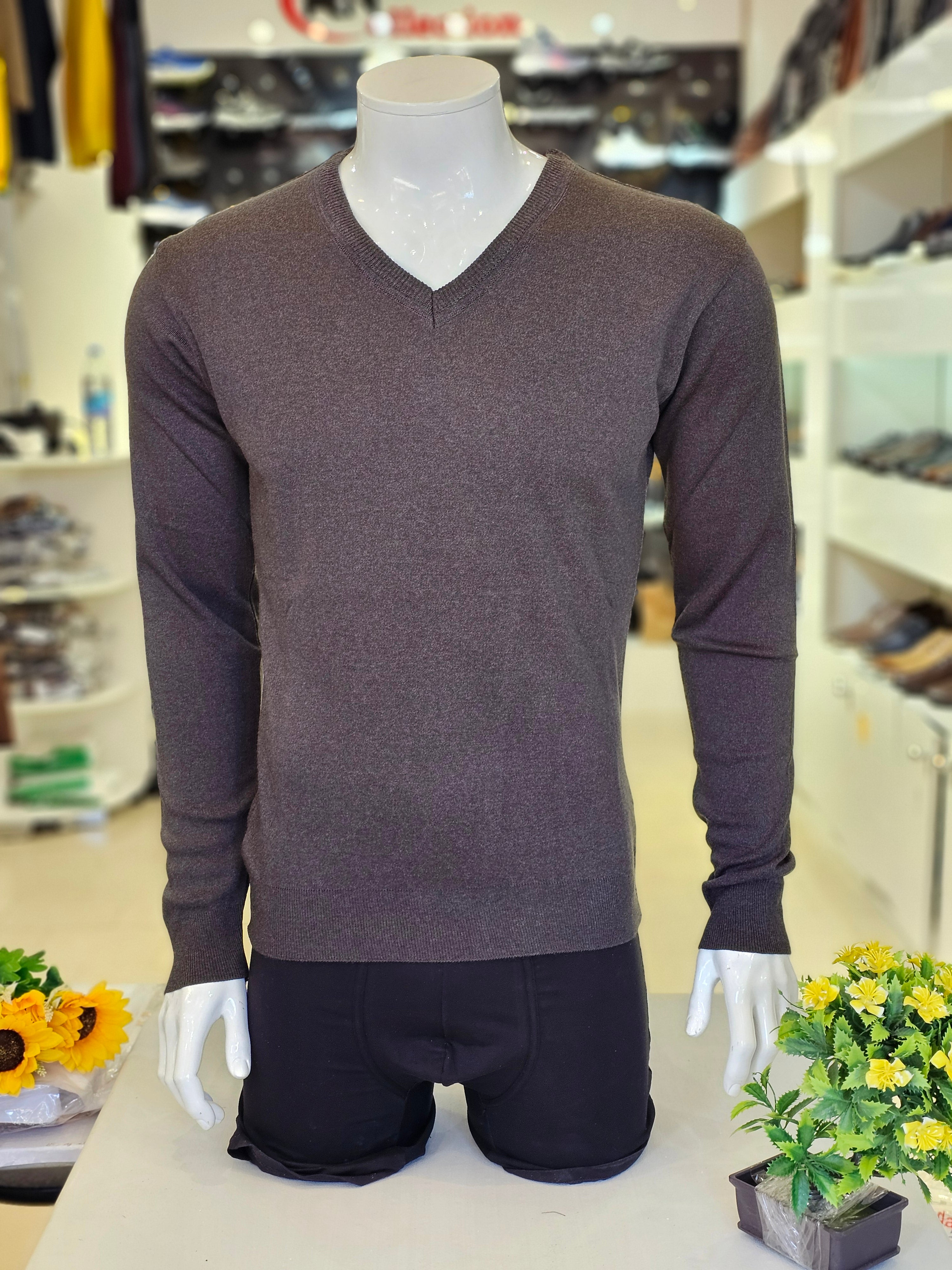 Pull col v gris foncé