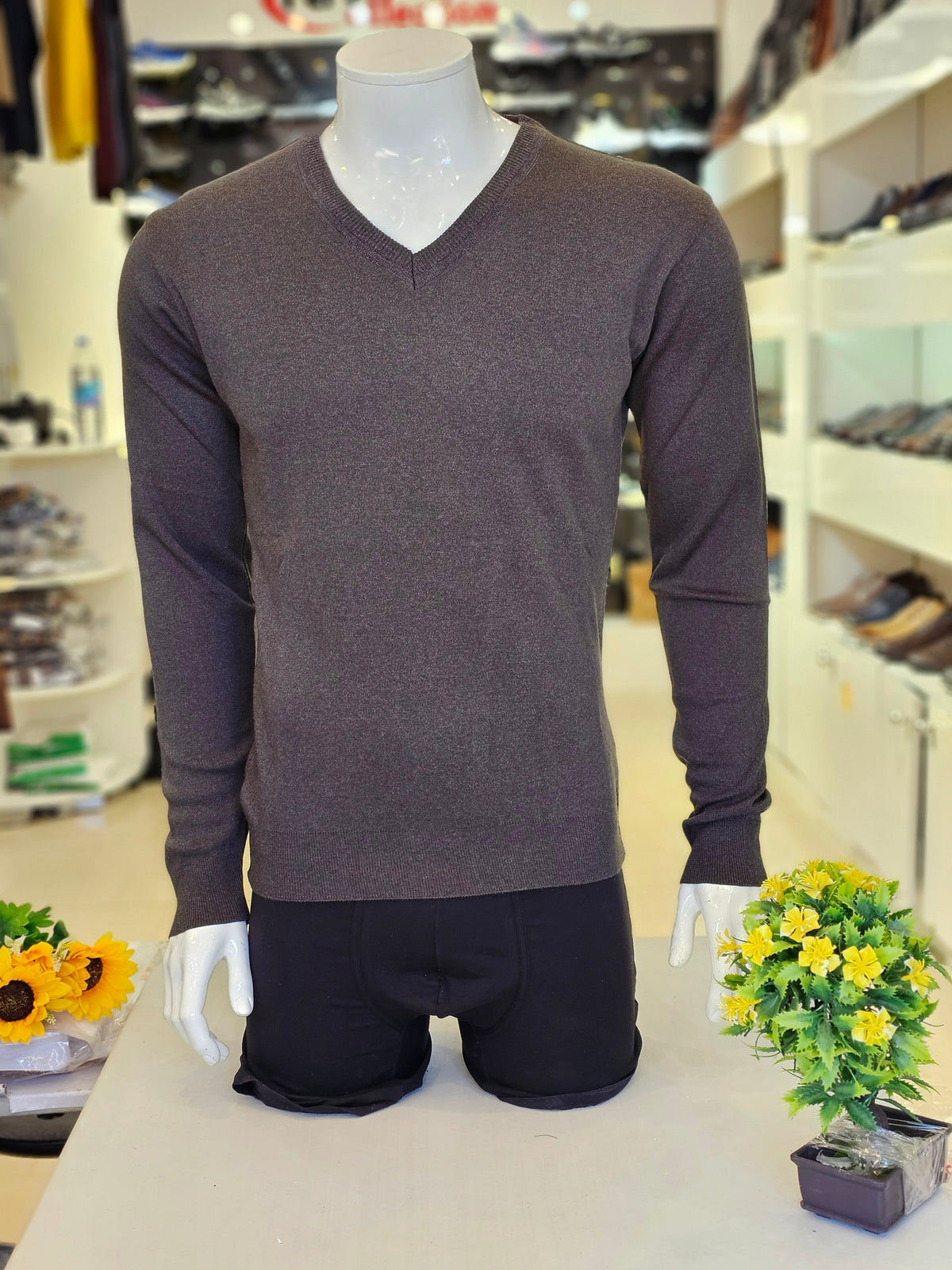 Pull col v gris foncé